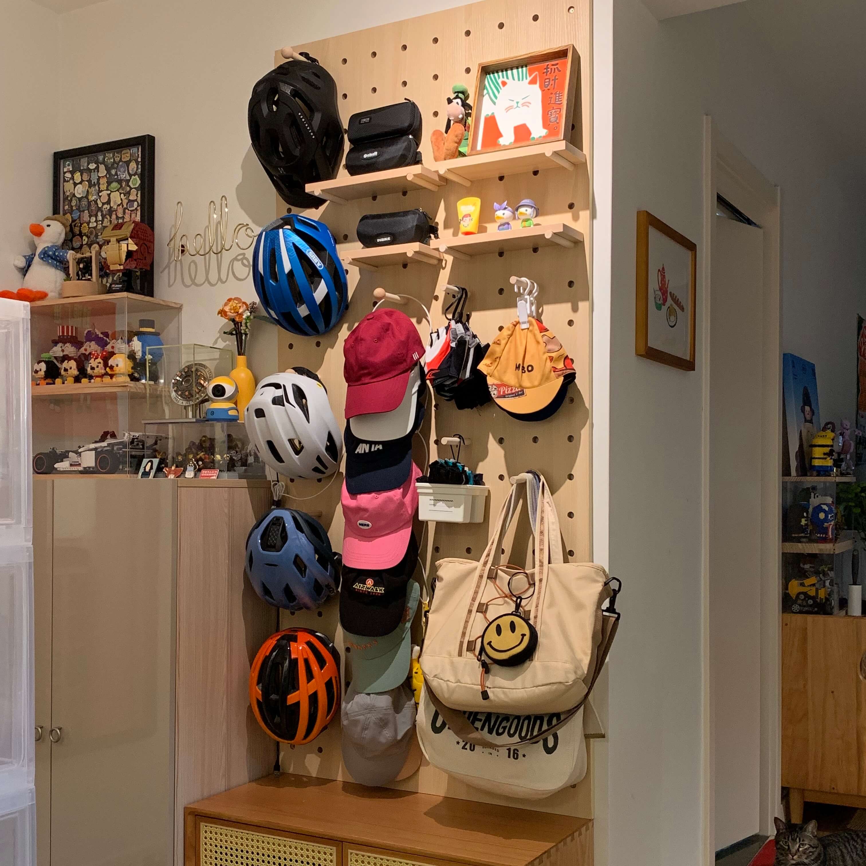 How to Choose the Perfect Hat Display Rack for Your Store - Iwoodliving
